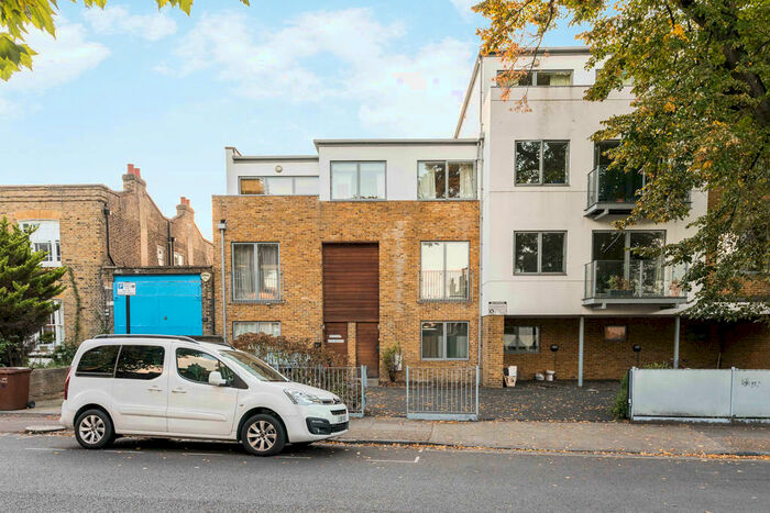 2 Bedroom Apartment To Rent In Benhill Road, London, SE5