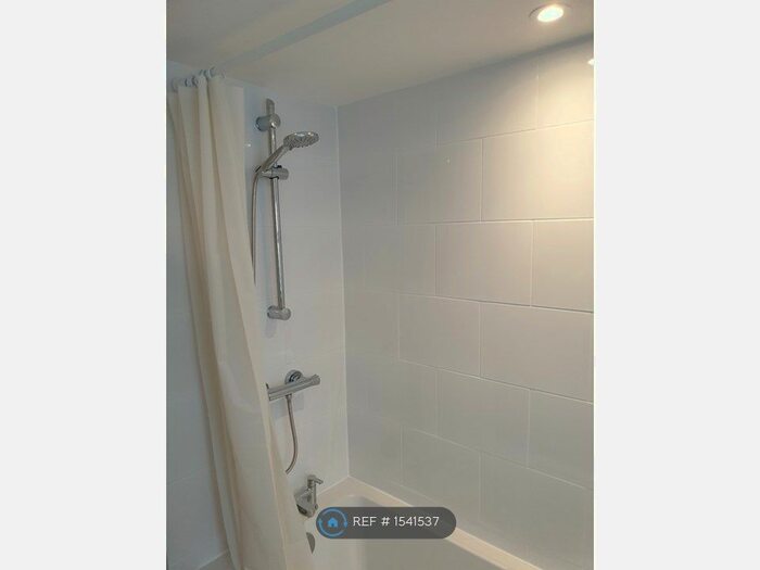 3 Bedroom Flat To Rent In Fore Street, Torpoint, PL11