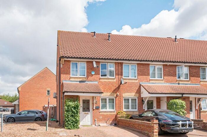 3 Bedroom Terraced House For Sale In Westfield Gardens, Romford, RM6