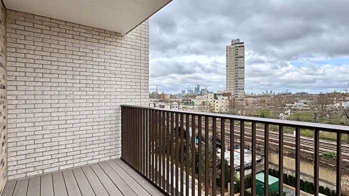 2 Bedroom Flat To Rent In Bow Common Lane, London, E3