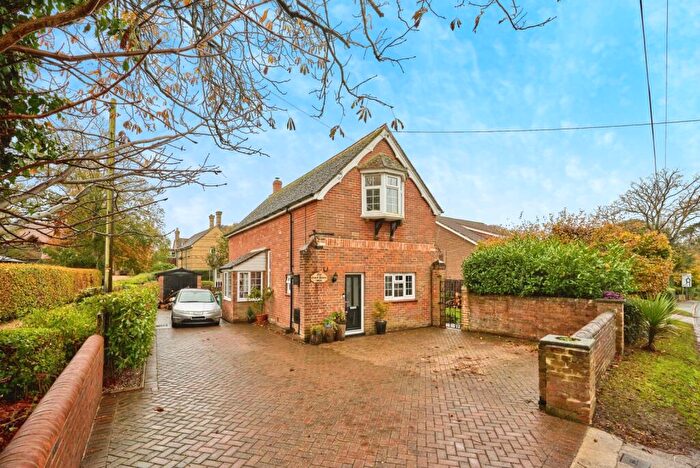 3 Bedroom Detached House For Sale In Staplers Road, Newport, Isle Of Wight, PO30