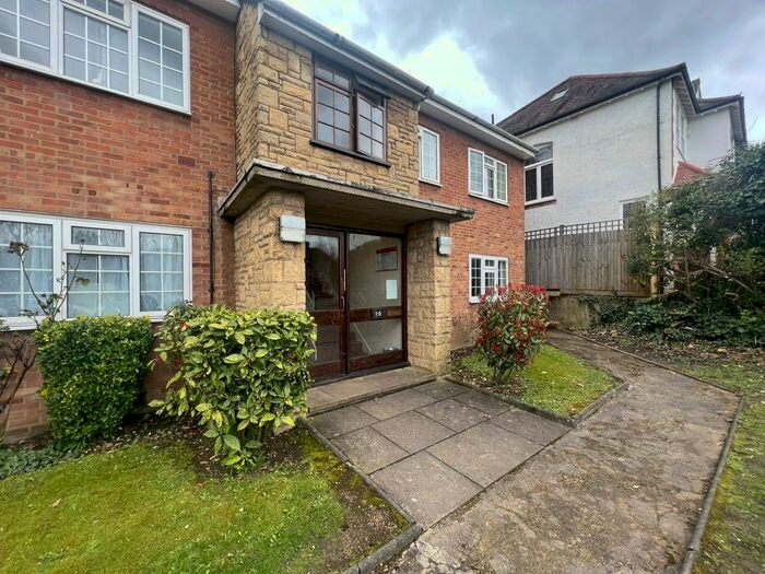 2 Bedroom Flat To Rent In Torrington Park, London, N12