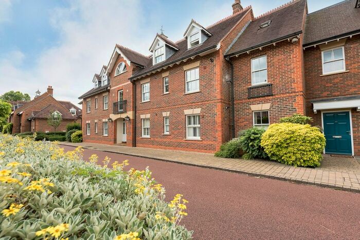 2 Bedroom Flat To Rent In Wethered Park, Marlow, SL7