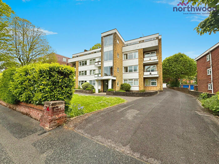 2 Bedroom Flat To Rent In Elm Court, Westwood Road, SO17