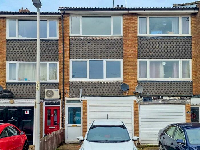 3 Bedroom House To Rent In Greenvale Gardens, Gillingham, ME8