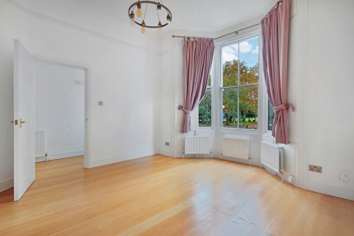 2 Bedroom Terraced House To Rent In Old Ford Road, London, E3