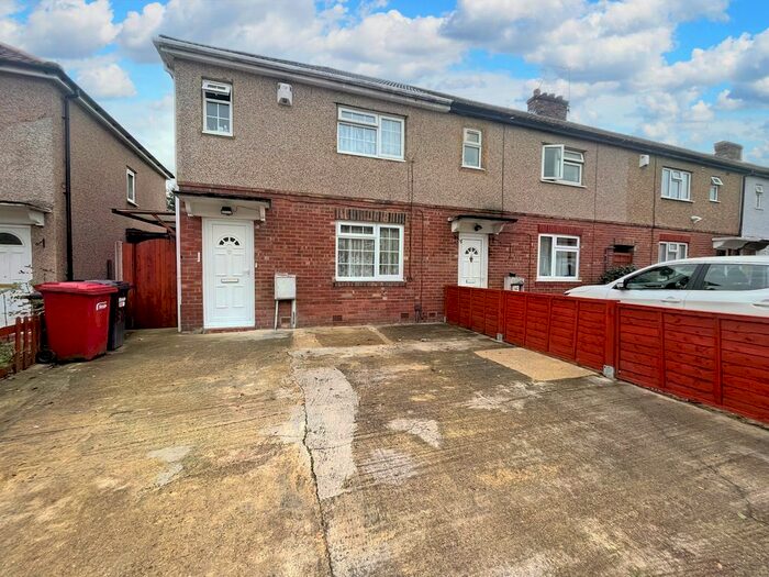 3 Bedroom End Of Terrace House To Rent In Howard Avenue, Slough, SL2