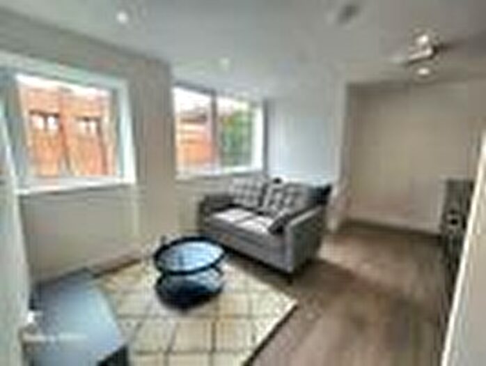 1 Bedroom Flat To Rent In George House, South Parade, Wakefield, WF1