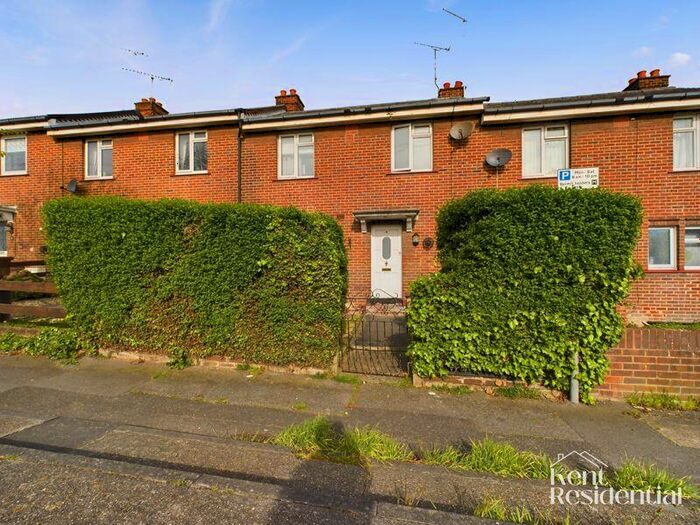 3 Bedroom Terraced House To Rent In Bridge Road, Gillingham, ME7