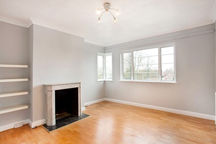 2 Bedroom Flat To Rent In Cavendish House, Twickenham, TW1