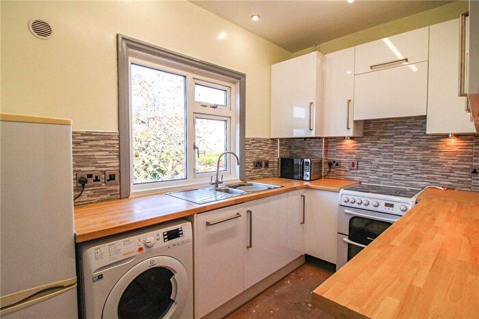 2 Bedroom Apartment For Sale In Helmsley Road, Leeds, West Yorkshire, LS16