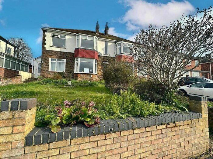 3 Bedroom Flat To Rent In Woodfield Avenue, Farlington, Portsmouth, PO6