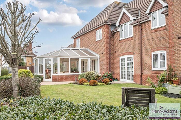 1 Bedroom Apartment For Sale In King George Avenue, Petersfield, GU32