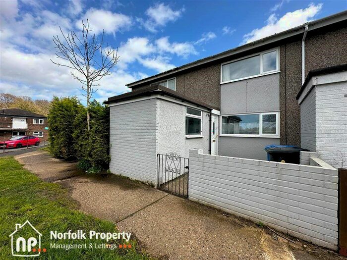 3 Bedroom Town House To Rent In West City, NR5