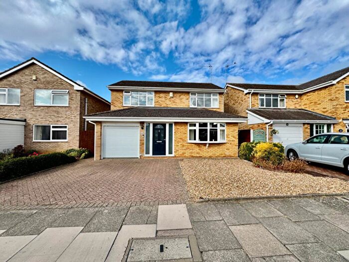 4 Bedroom Detached House For Sale In Birling Drive, Luton, LU2