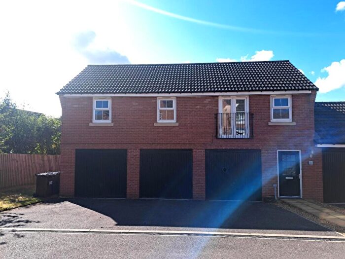 2 Bedroom Character Property To Rent In Beck View, Oulton, LS26