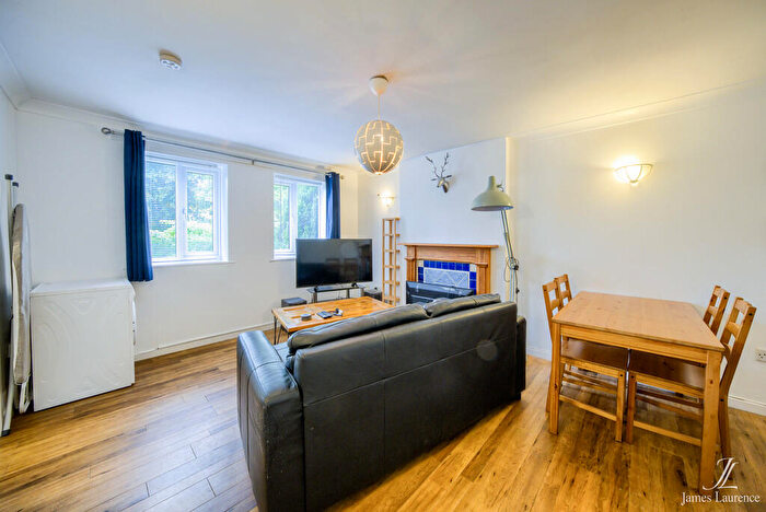 2 Bedroom Apartment To Rent In Knoll Croft, Ladywood, Birmingham City Centre, B16