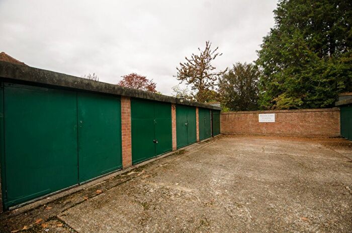 2 Bedroom Maisonette For Sale In Levylsdene, Merrow, Guildford, GU1