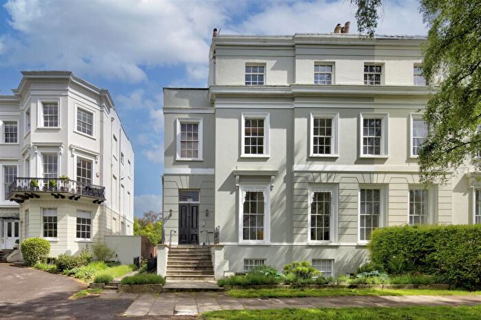 2 Bedroom Apartment For Sale In Pittville Lawn, Cheltenham, GL52