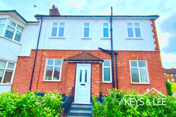 2 Bedroom Apartment To Rent In Lodge Court, Hornchurch, RM12