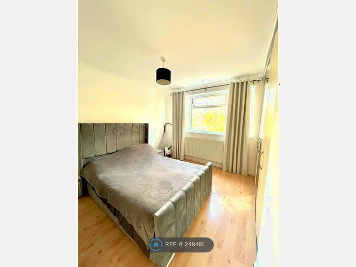 2 Bedroom Flat To Rent In Pixton Way, Croydon, CR0