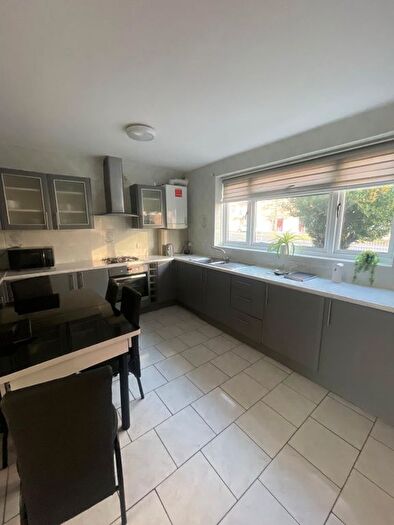 3 Bedroom End Of Terrace House To Rent In Harrow Manorway, London, SE2