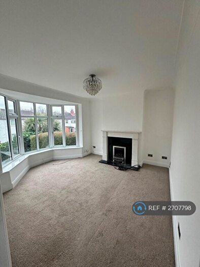 3 Bedroom Semi Detached House To Rent In Roundhay Grove, Leeds, LS8