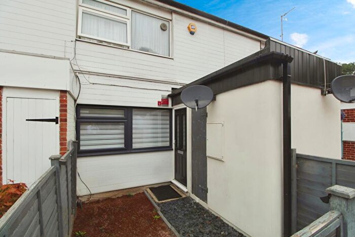 1 Bedroom Maisonette For Sale In Burgett Road, Slough, SL1