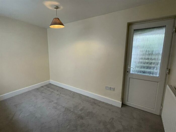 1 Bedroom Flat To Rent In Parsonage Street, Dursley, GL11