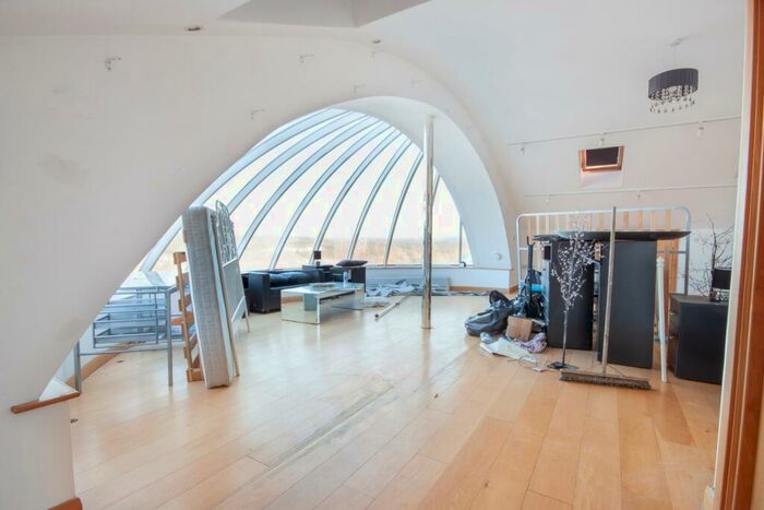 3 Bedroom Flat To Rent In Station Road, Barnet, EN5