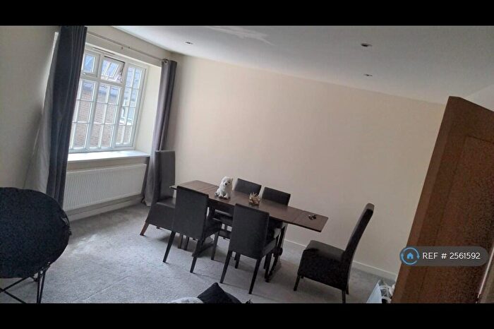 3 Bedroom Flat To Rent In Tweedy Road, Bromley, BR1