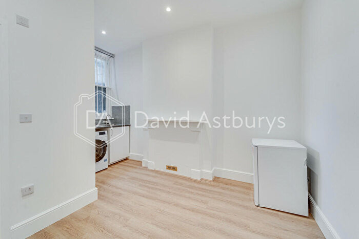 Apartment To Rent In Broadway Parade, Crouch End, London, N8