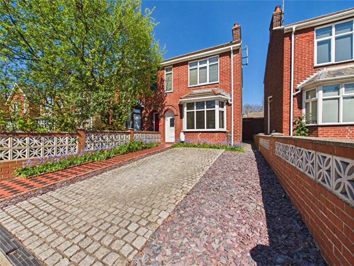 3 Bedroom Semi Detached House For Sale In Greenstead Road, Colchester, Essex, CO1