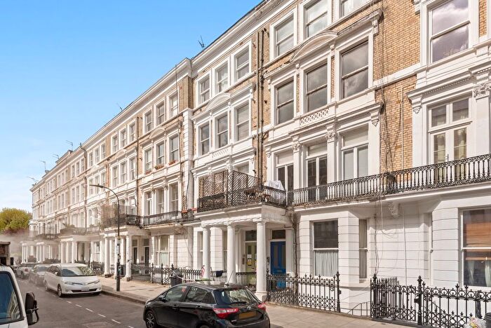 1 Bedroom Flat To Rent In Castletown Road, West Kensington, W14