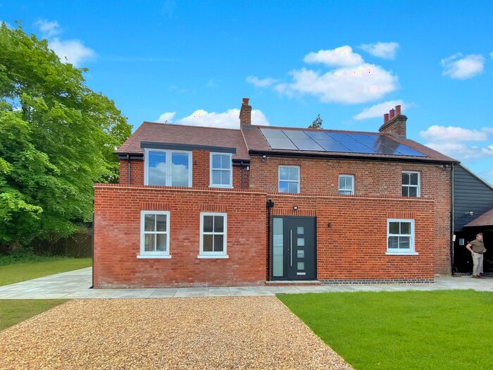 5 Bedroom Detached House To Rent In London Road, Aylesbury, HP22