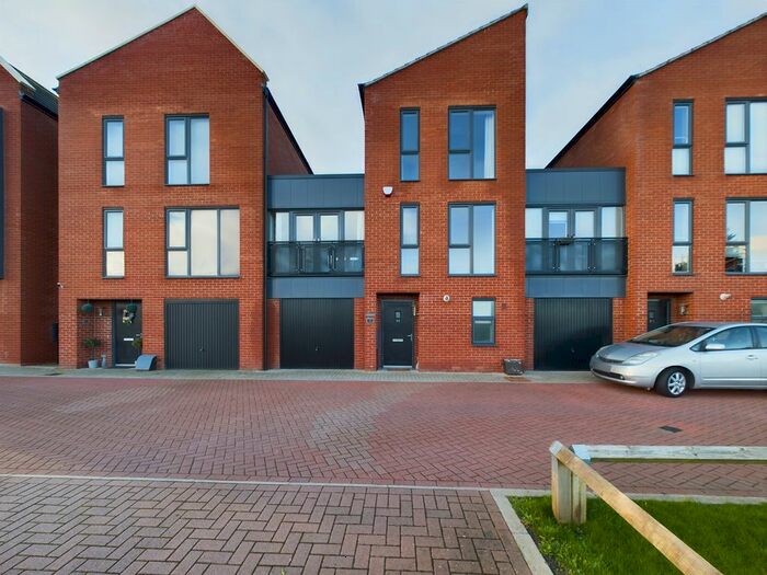 4 Bedroom Link Detached House To Rent In Kingsway Boulevard, Derby, DE22