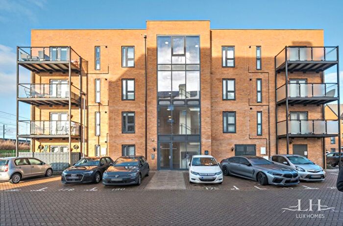 2 Bedroom Flat For Sale In Merchants House, Rainham, RM13