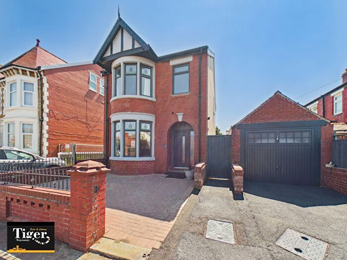 3 Bedroom Detached House For Sale In Severn Road, Blackpool, FY4
