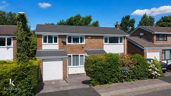3 Bedroom Detached House For Sale In , Bloomfield Drive, Bury, BL9