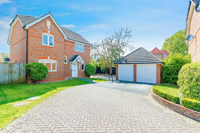 4 Bedroom Detached House To Rent In Round Grove, Croydon, CR0