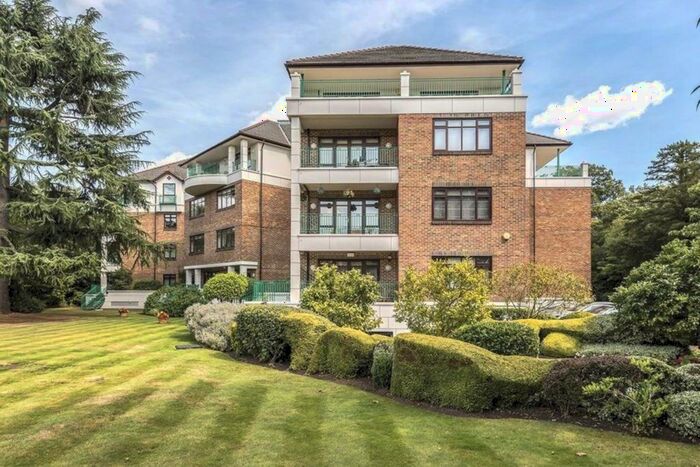 3 Bedroom Flat To Rent In High Road, Bushey, WD23