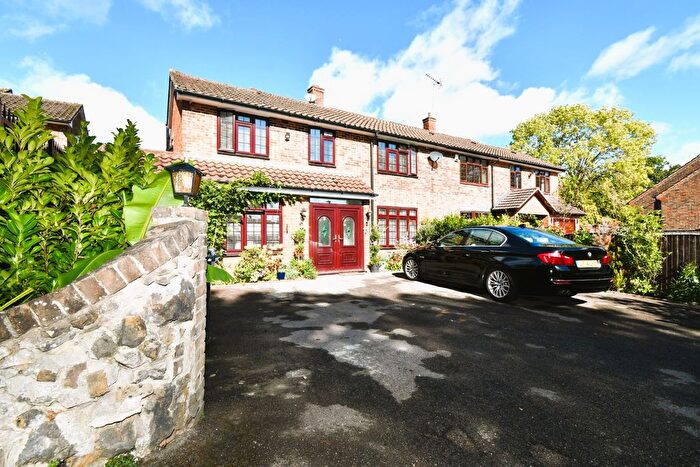 5 Bedroom Semi Detached House To Rent In Wellfields, Loughton, Essex, IG10