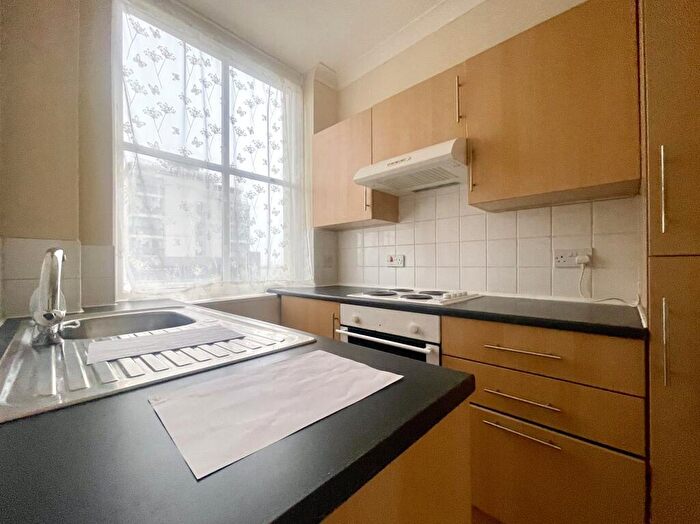 1 Bedroom Flat For Sale In Lakeview Court, Promenade, Southport, Sefton., PR9