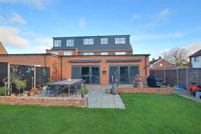 4 Bedroom Detached House For Sale In Brickmakers Lane, Hemel Hempstead, HP3