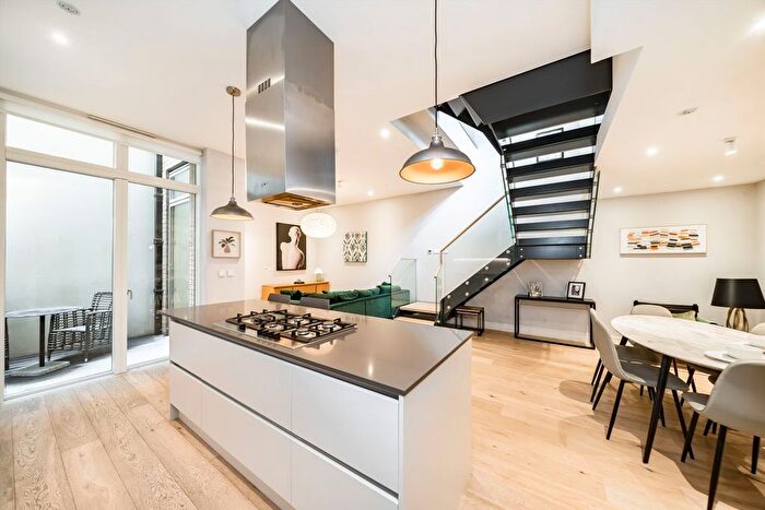 3 Bedroom End Terrace House For Sale In Avery Walk, Battersea, SW11
