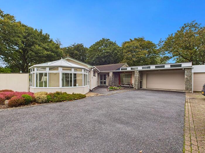 4 Bedroom Bungalow To Rent In South Drive, Camborne, TR14