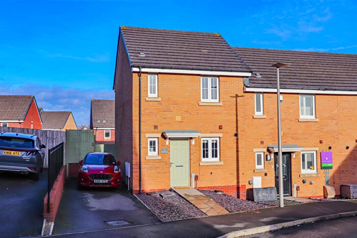 2 Bedroom End Of Terrace House For Sale In White Farm, Barry, CF62