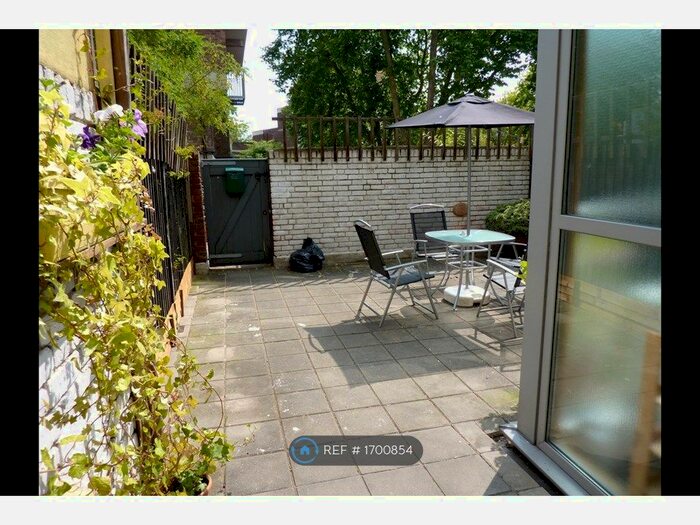 2 Bedroom Maisonette To Rent In Handa Walk, London, N1
