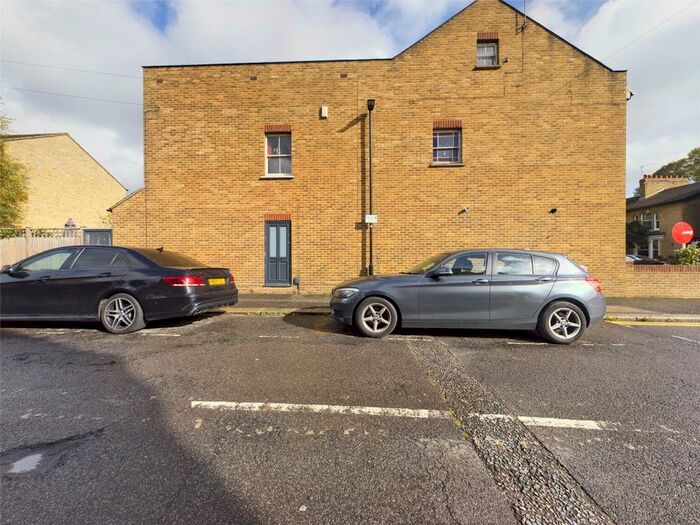 2 Bedroom House To Rent In Shaftesbury Road, Walthamstow, London, E17