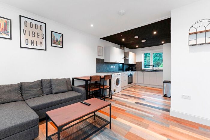 4 Bedroom Flat To Rent In Moredun Park View, Edinburgh, EH17